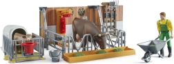 Cattle Stable with Figures and Accessories
