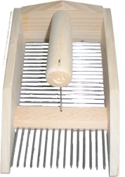 Blueberry Rake made of wood and stainless steel