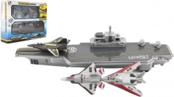 Lėktuvnešis su naikintuvų modeliais