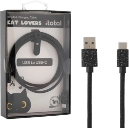 USB‑C įkrovimo kabelis su juoda kate ir silikonine juostele ilgio reguliavimui