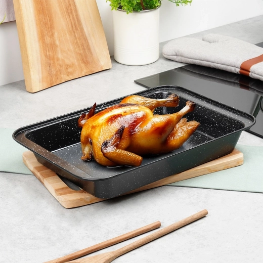 Aukšti kraštai didesniam tūriui ir švariai orkaitei