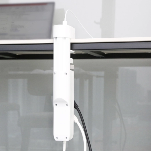 USB fast charging from the top (USB-A + 2× USB-C PD)