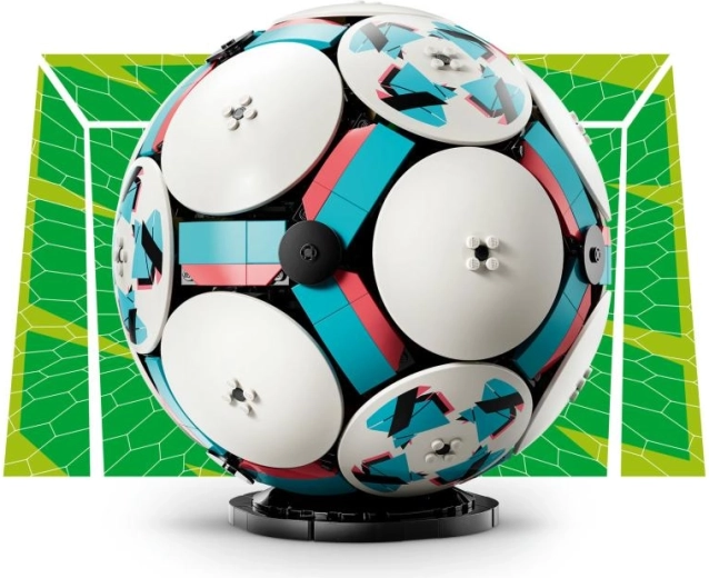 Stilinga ekspozicija su juodu stovu