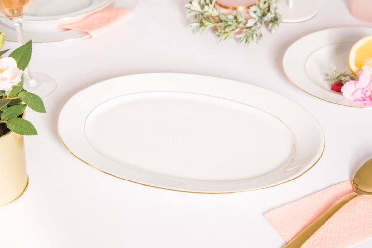 Timeless white porcelain for any tableware set