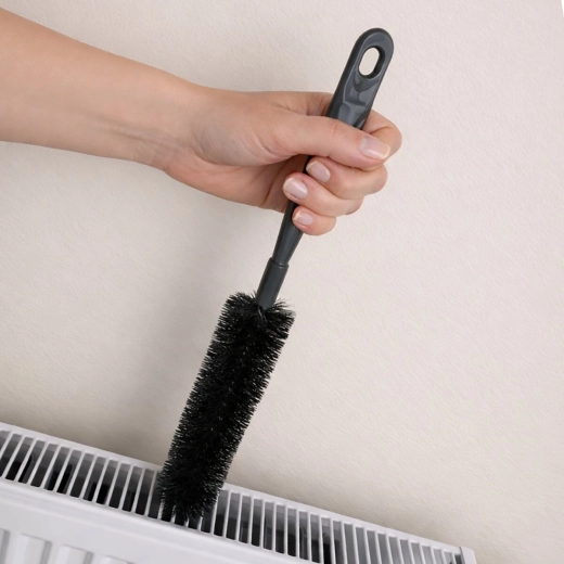 Effective cleaning between radiator fins