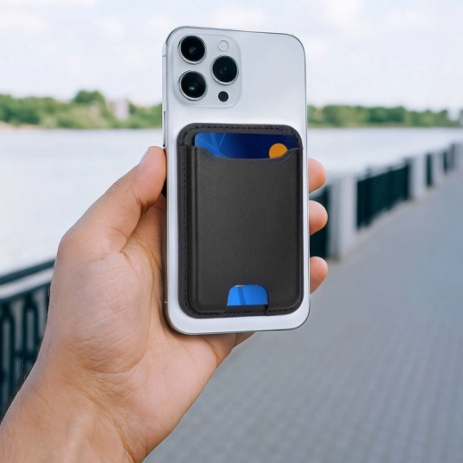 Space for up to 3 cards in an elegant design