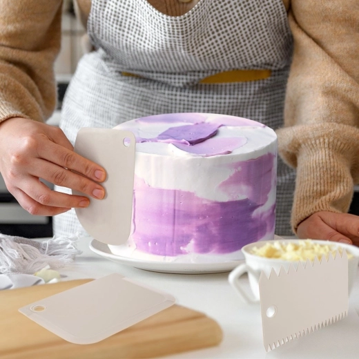 Lygūs ir dantyti kraštai preciziškam dekoravimui