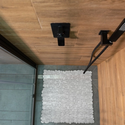 Universalus dizainas, derantis prie bet kurio vonios kambario