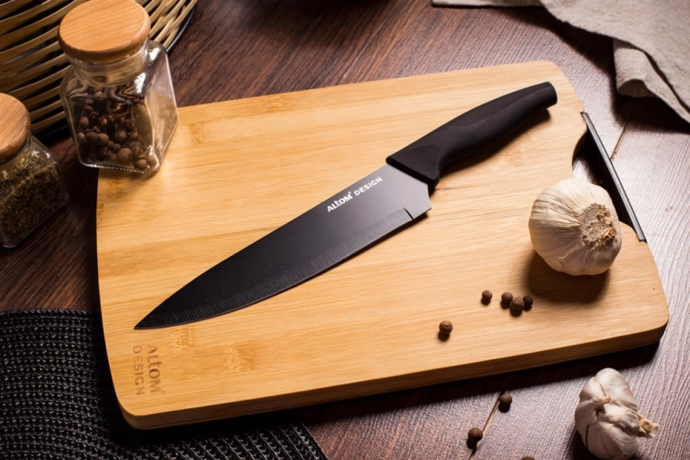 Versatile knife for vegetables and meat