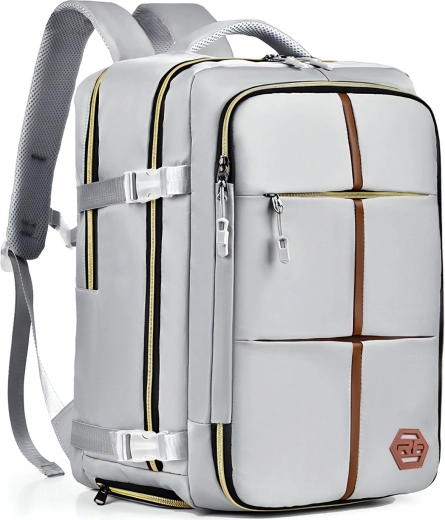 Renew Force travel backpack 40 × 30 × 20 cm with a 17" laptop compartment and a USB-C port