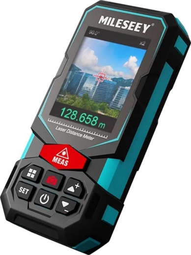 Digital viewfinder with 2× zoom for confident targeting
