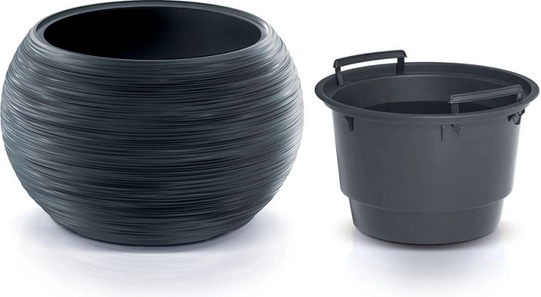 Inner insert with handles for comfortable planting