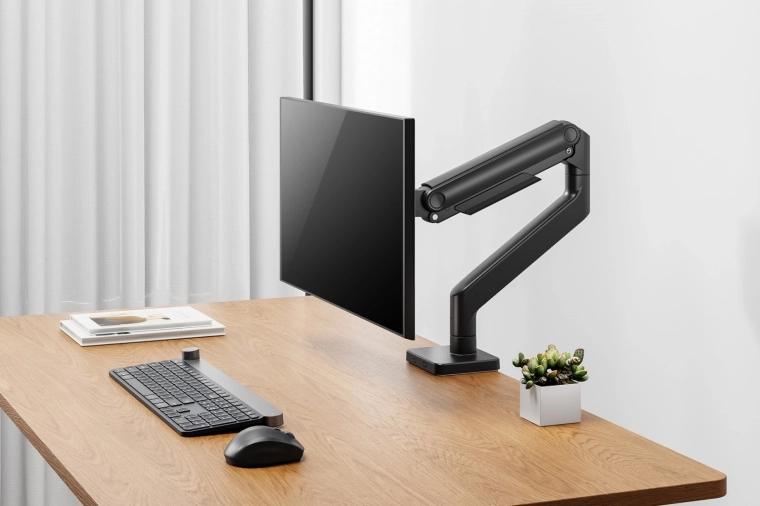 Space-saving, tidy workspace