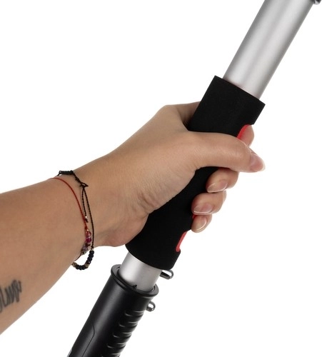 Comfortable grip and paint-friendly brush
