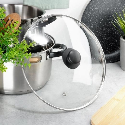 Tvirtas nerūdijančio plieno kraštas ir patogi rankenėlė