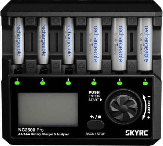 Išmanusis AA/AAA įkroviklis SkyRC su regeneracija ir USB QC 3.0