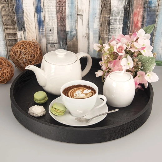 Generous 38 cm diameter for convenient serving