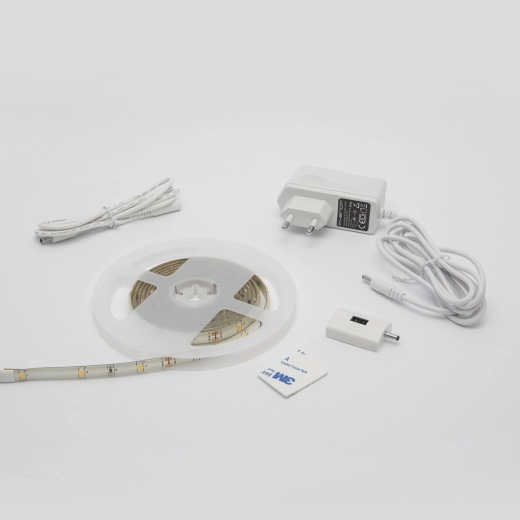 LED juosta su jutikliniu jungikliu