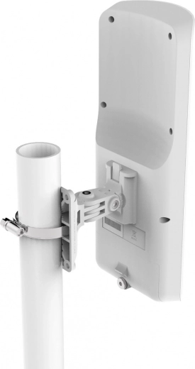 Integrated router with up to 30 dBm output