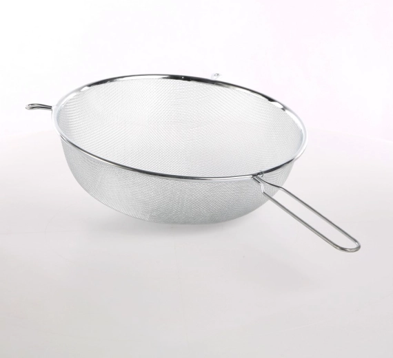 Metal kitchen strainer with handle 26 cm