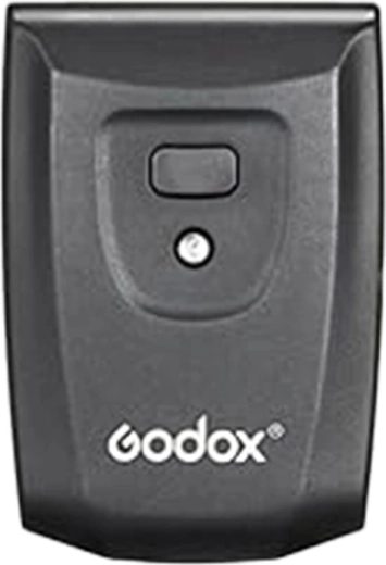 Multiple triggering options (hot shoe, radio, optical, cable)