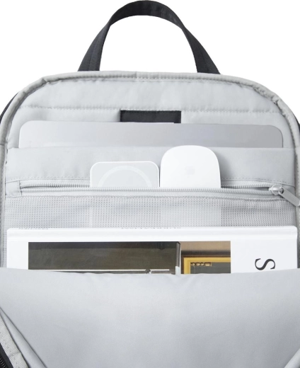 Clear organization and laptop compartment