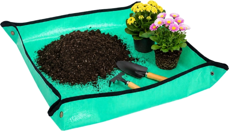 Waterproof PE material and easy cleaning