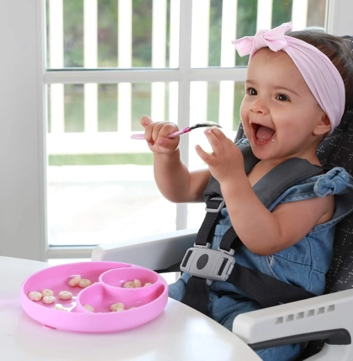 Suction base for stability during feeding