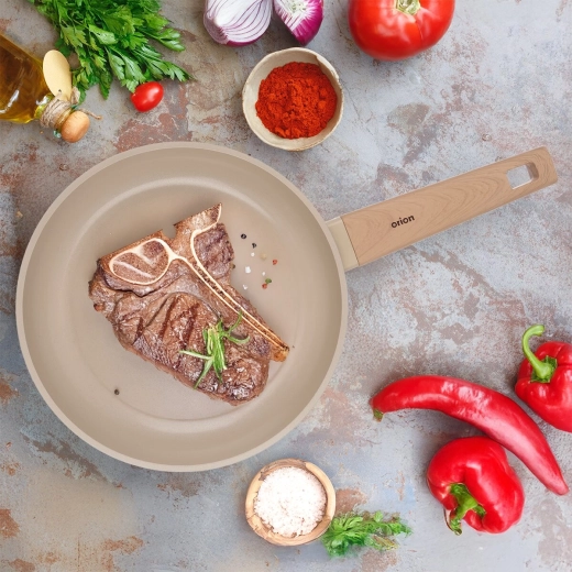Wide cooking surface for meat and vegetables