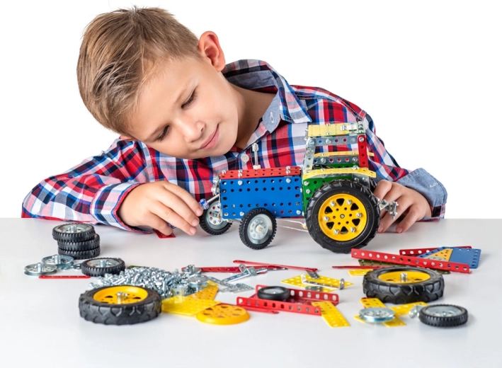 Creative fun for young builders