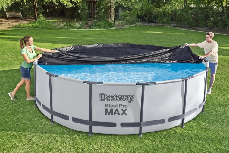 Protecting the water from dirt