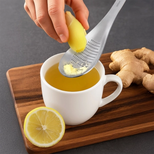 Fine grating surface for ginger and garlic