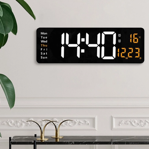 Time, date and temperature – clearly on one display