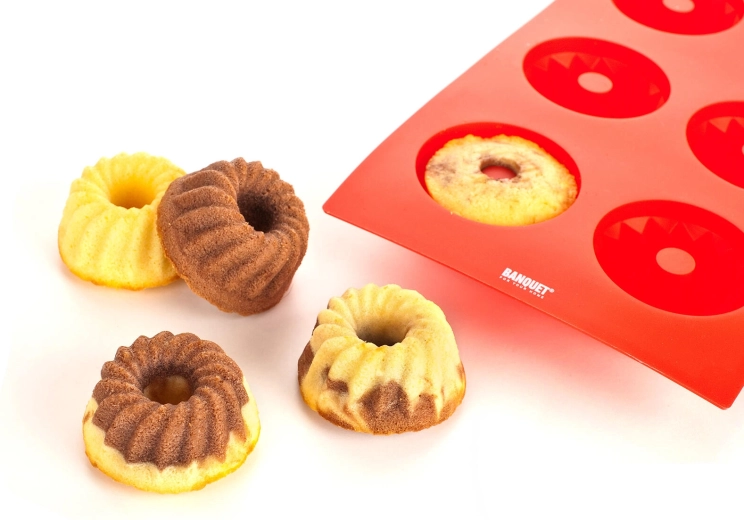 6 mini bundt cakes at once