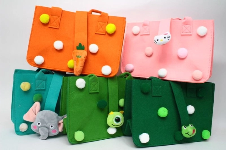 Felt pouch 20 × 30 cm
