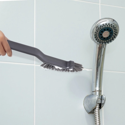 Precise cleaning of grout and corners
