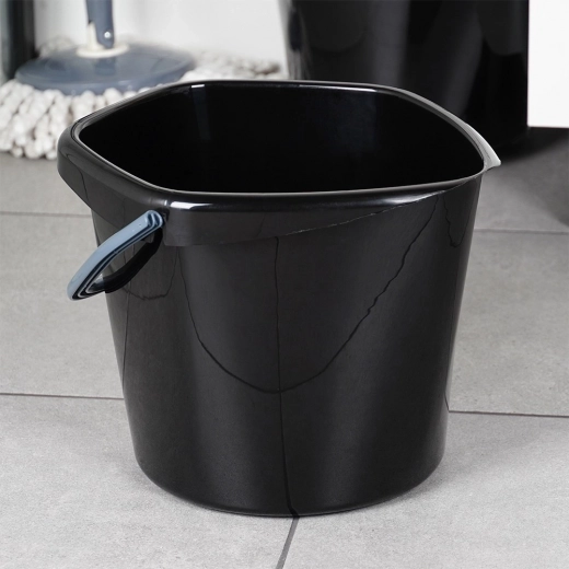 Tvirta plastikinė konstrukcija