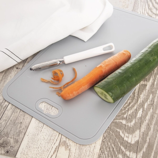 Flexible design for convenient transferring of ingredients
