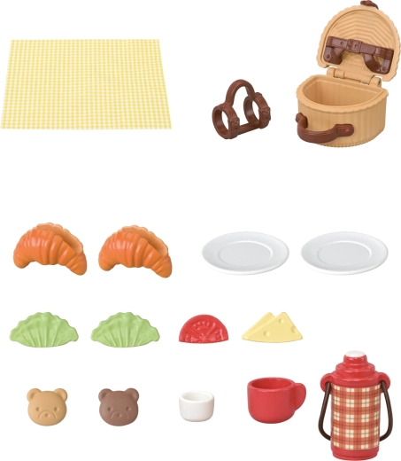 Picnic basket, blanket and thermos with clever details