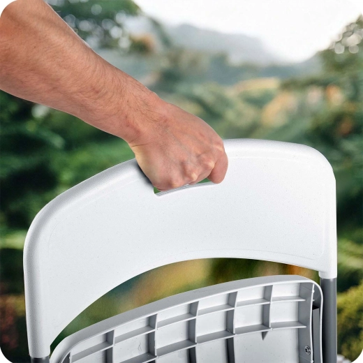 Easy carrying thanks to the integrated handle
