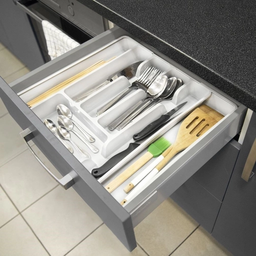 Adapts to the drawer width