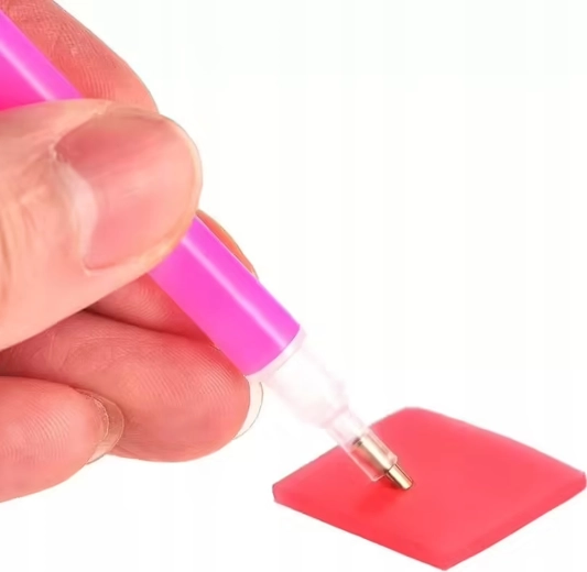 Precise and comfortable gem application