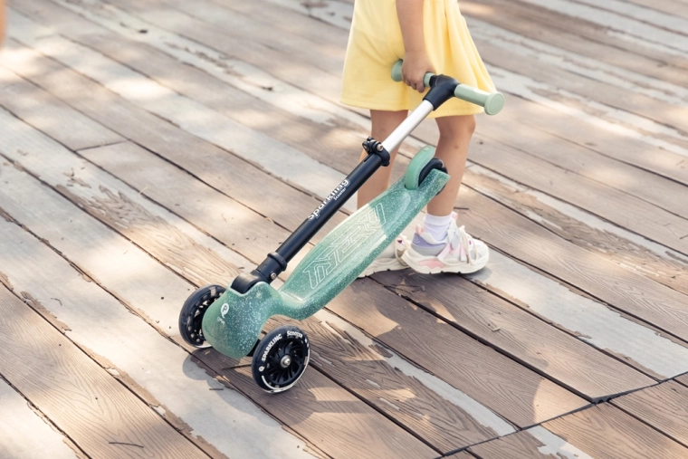Non-slip glitter deck and folding for easy storage