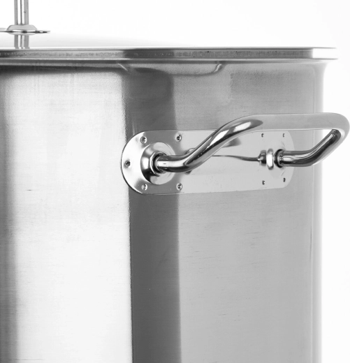 Sturdy stainless steel handles for safe carrying