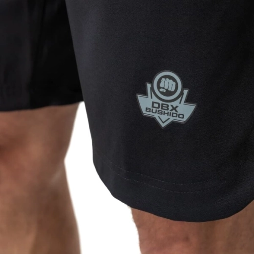 Patvarios detalės ir ryškus logotipas