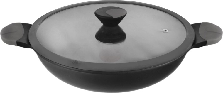 Generous 5 L capacity for family cooking