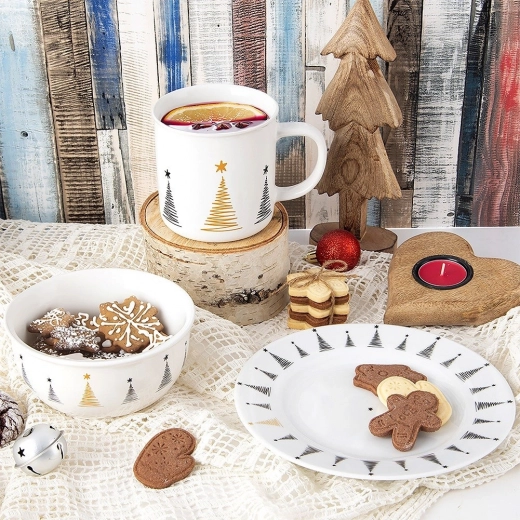 Subtilus kalėdinis dizainas, derantis prie stalo serviravimo