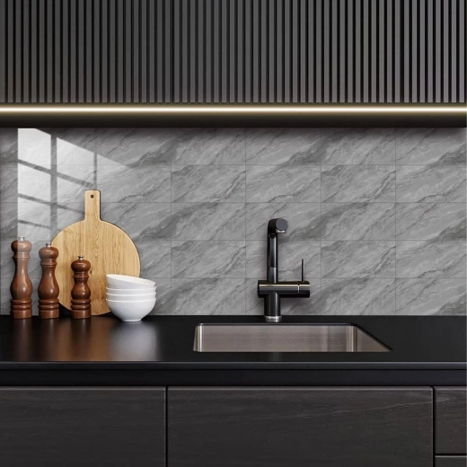 Atsparus vandeniui ir lengvai valomas paviršius