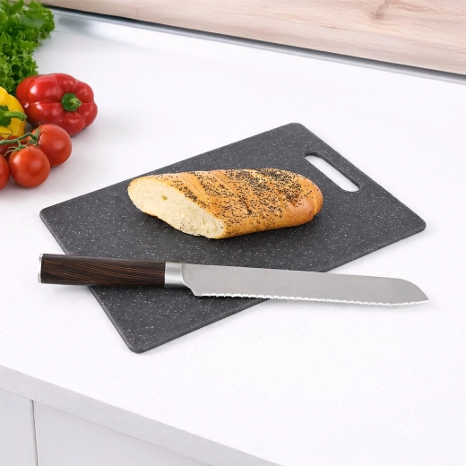 Ideal 30 × 20 cm size for everyday cutting