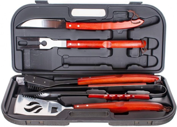 Kokybiškas nerūdijantis plienas ir patogios medinės rankenos